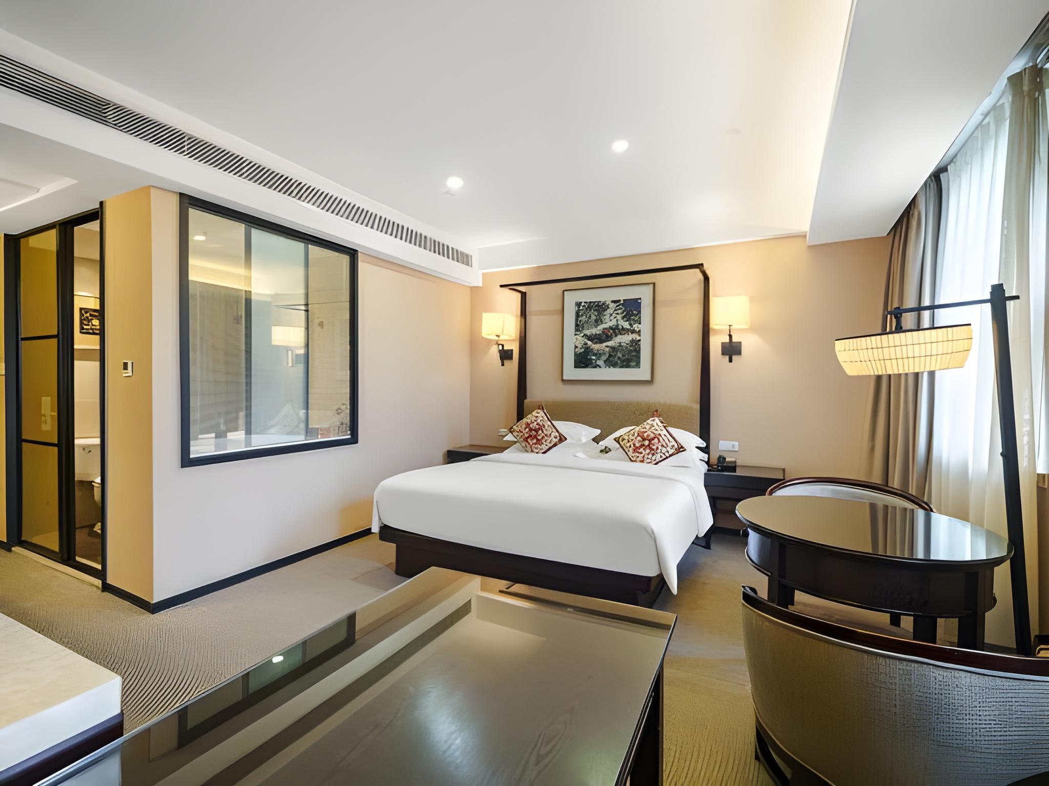Theme, Season, Queen Bed