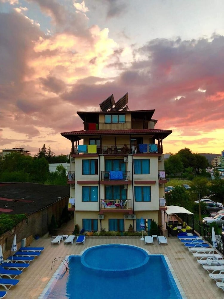 Salena Beach Hotel 2/50