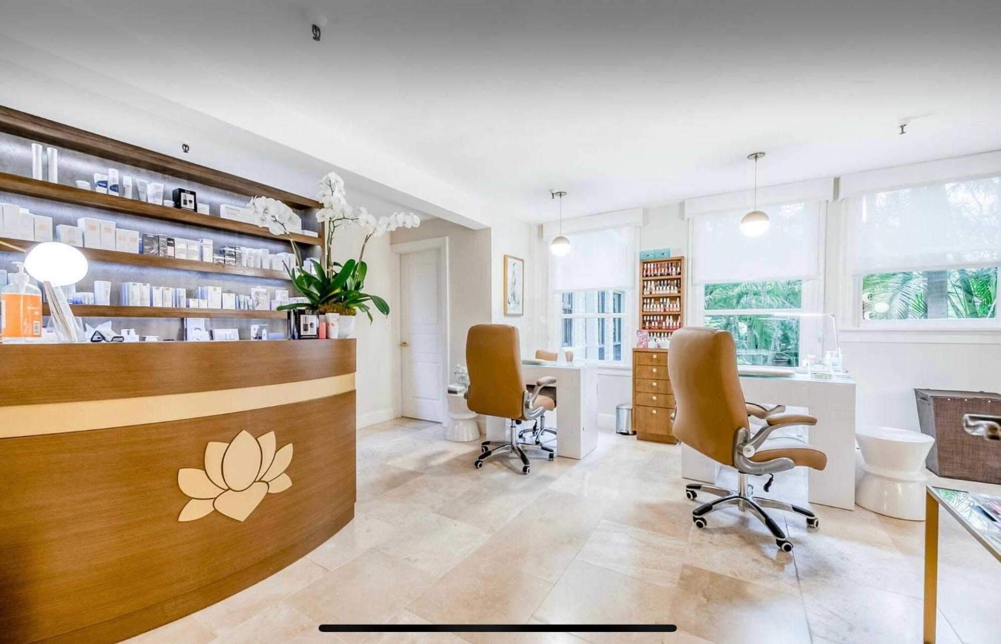 Hemingway Suites at Palm Beach Hotel Island 7/50