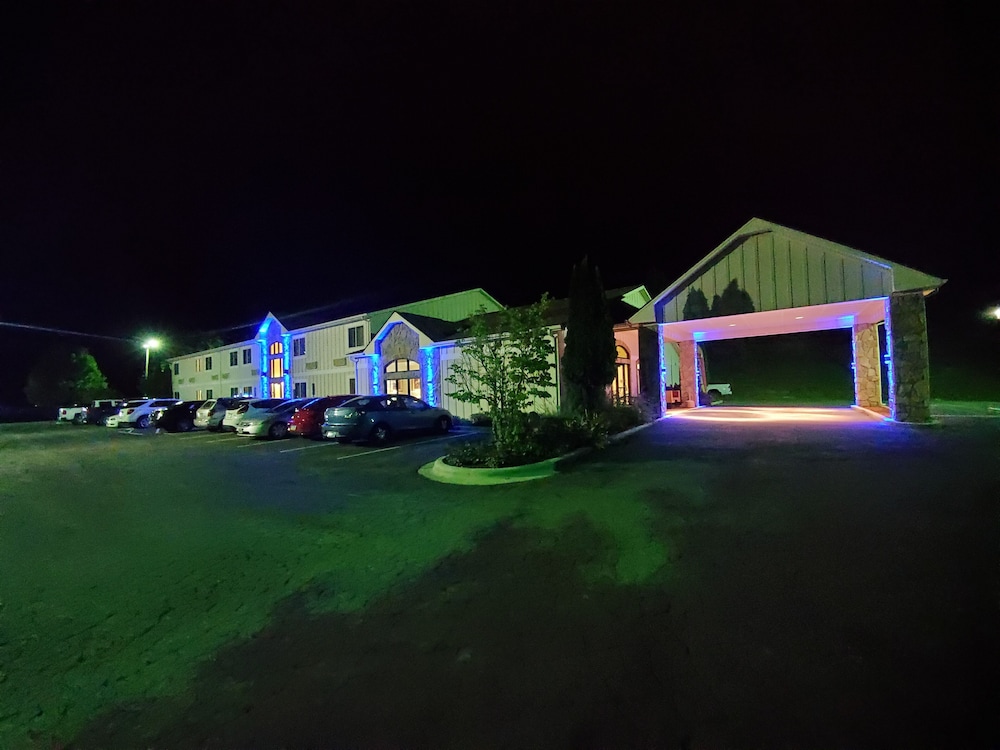 Americas Best Value Inn & Suites Independence Va 3/40