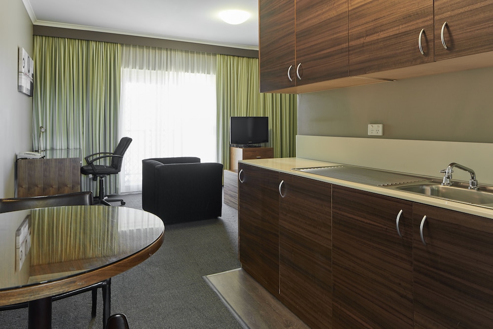 Quality Hotel Dickson 8/42