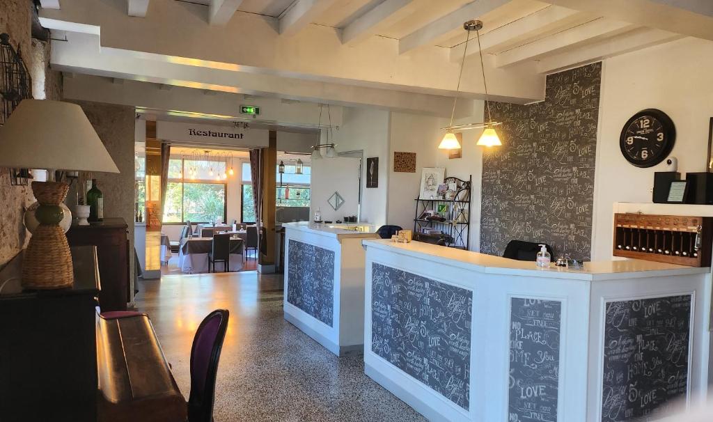 HOTEL AU COLOMBIER DU TOURON 3/23