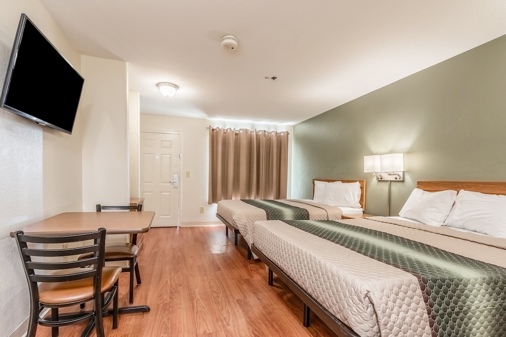Hometowne Studios By Red Roof Phoenix West 4/36