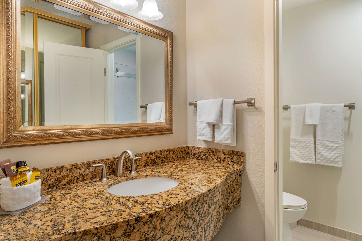 Best Western Plus Monterey Inn 46/46