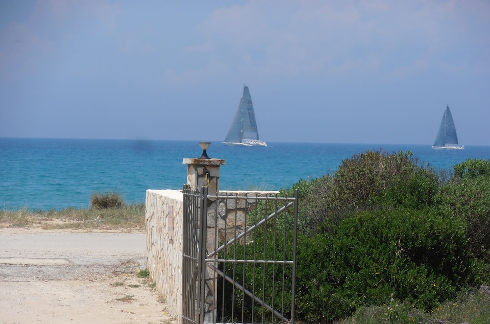 Elli Beach Apartments and Studios 35/50
