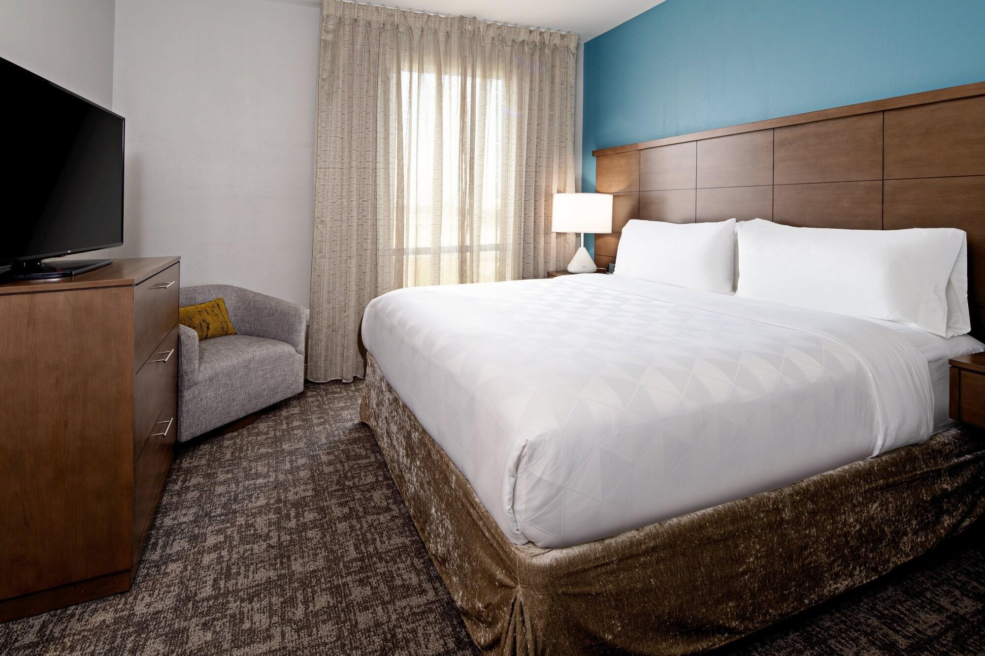 جناح بغرفتي نوم بمطبخ، Staybridge Suites Long Beach Airport 3/7