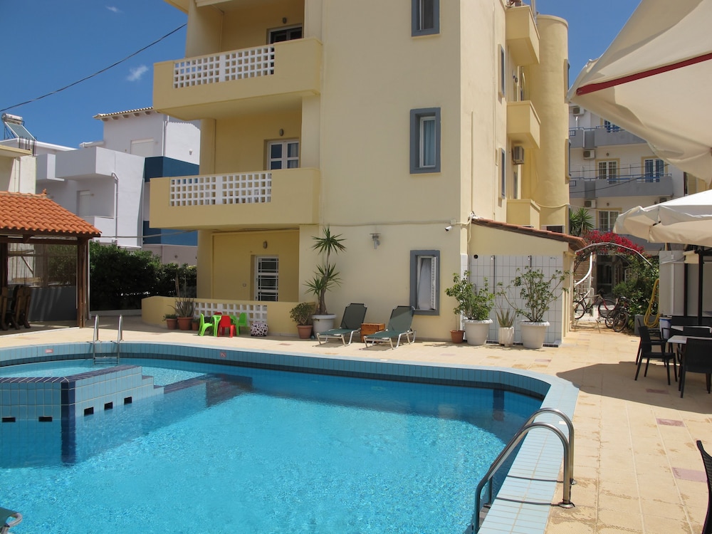 Albatross Studios And Apartments 23/50