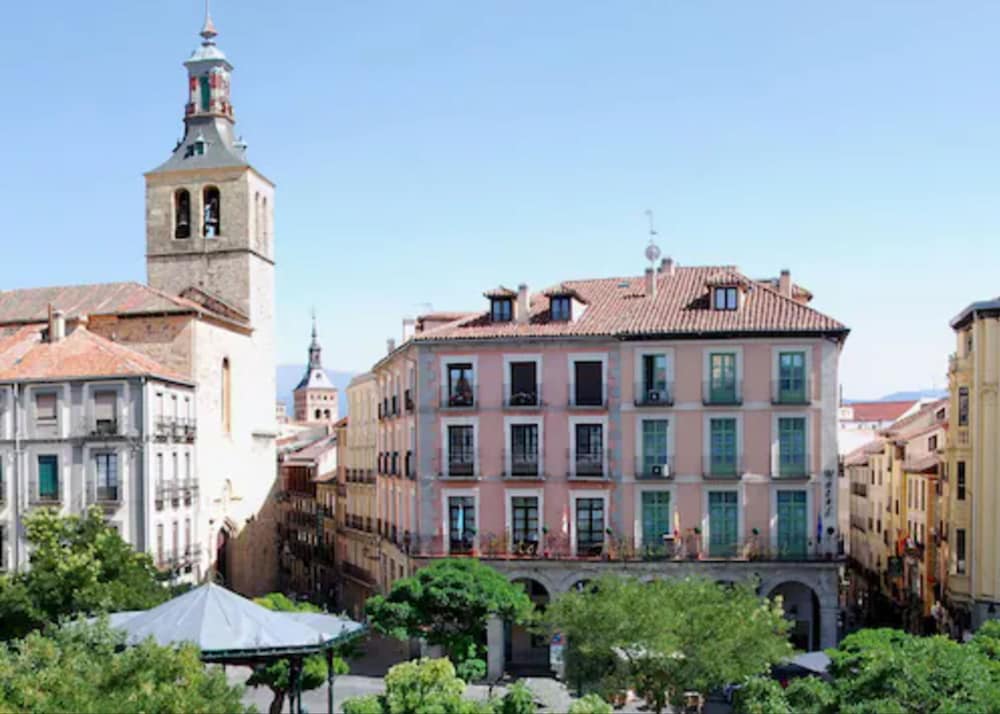 Infanta Isabel Hotel 1/64