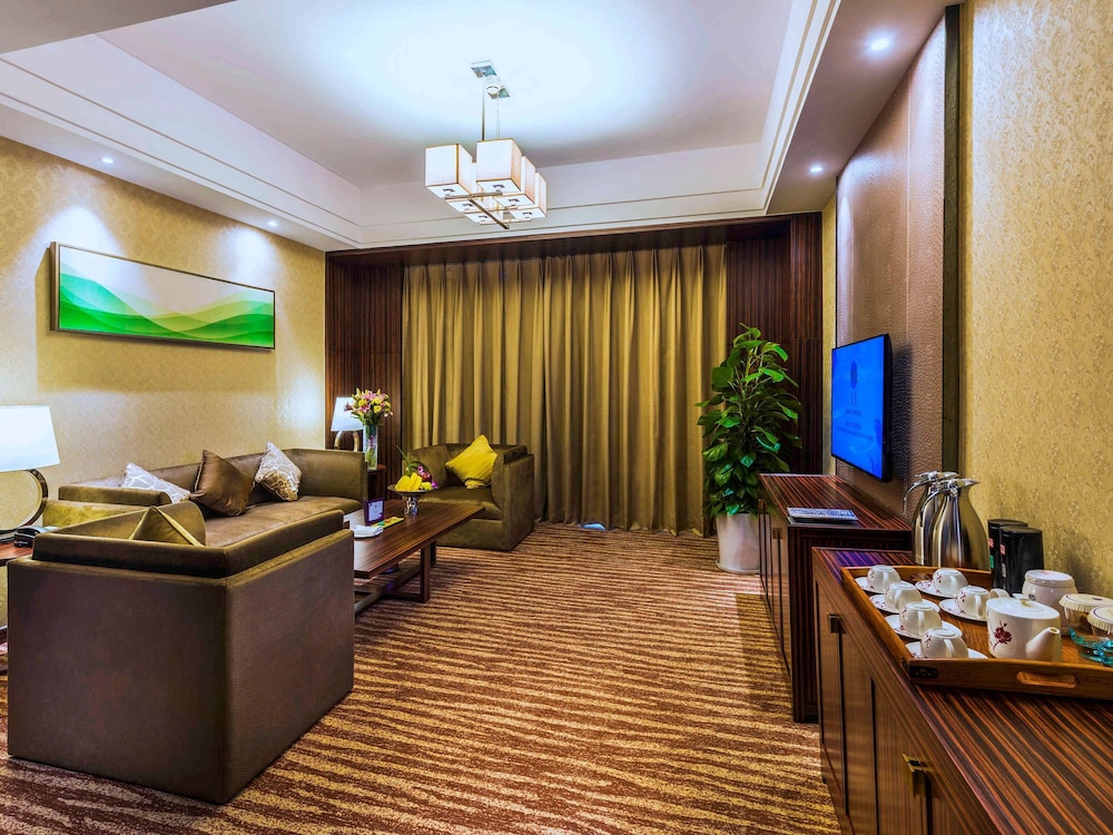 Grand Mercure Qingdao Qinglong 16/28