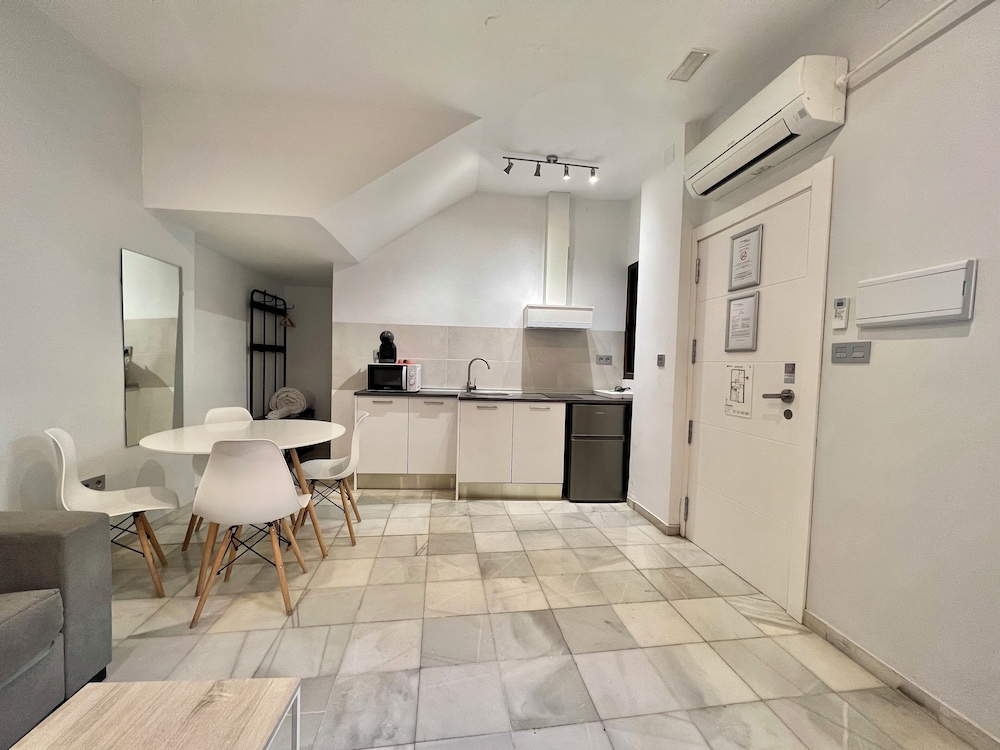 APARTAMENTOS 3000 REALEJO GRANADA CENTRO 7/40