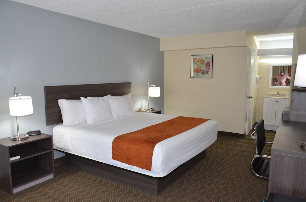 Days Inn & Suites by Wyndham Orlando Airport 11/28