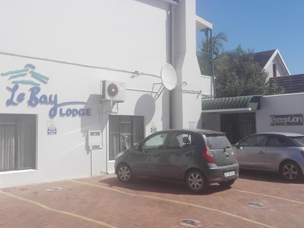 Le Bay Lodge 37/41