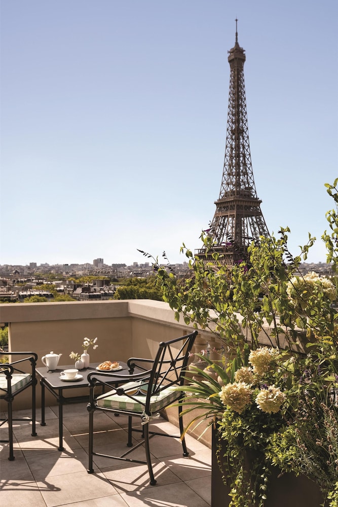 Shangri-La Paris 78/81