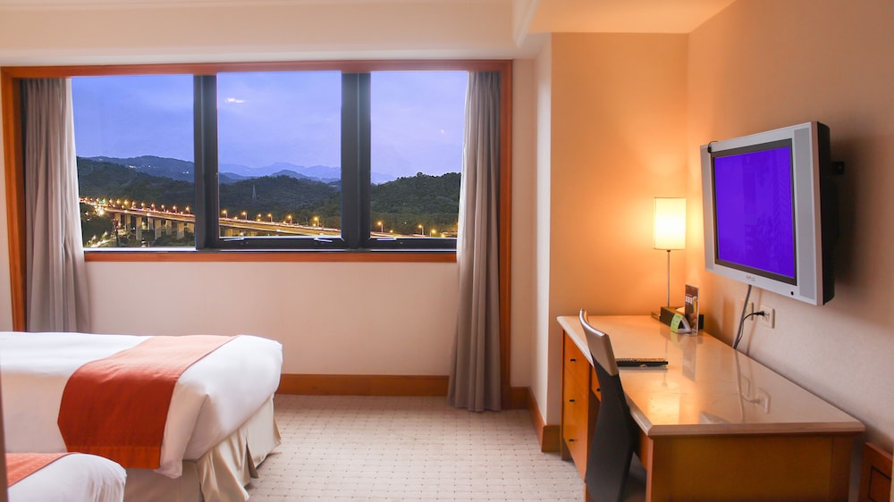 DELUXE, TWIN BEDS