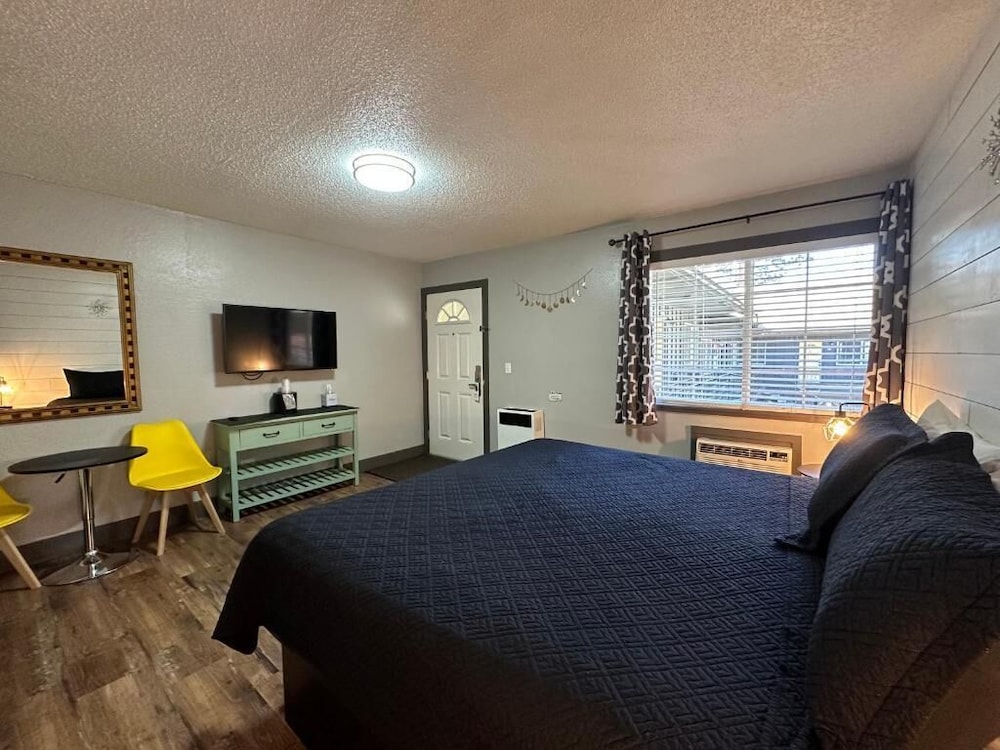 Lake Ridge Hotel 20/52