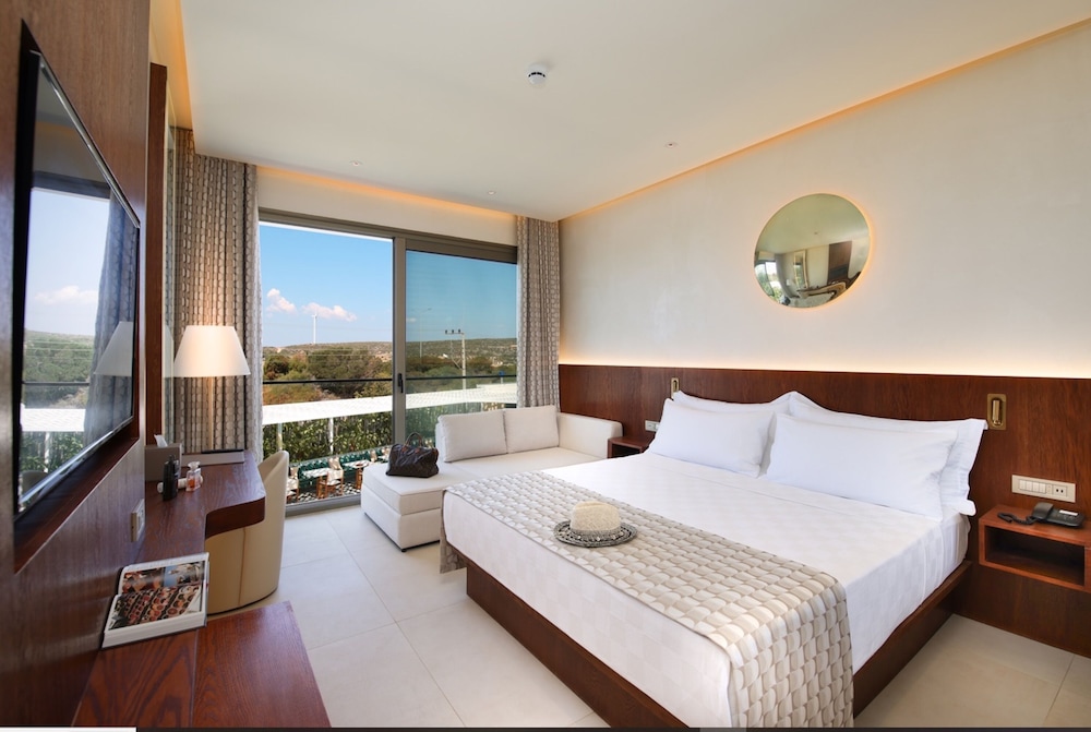 THE XON HOTEL 13/50