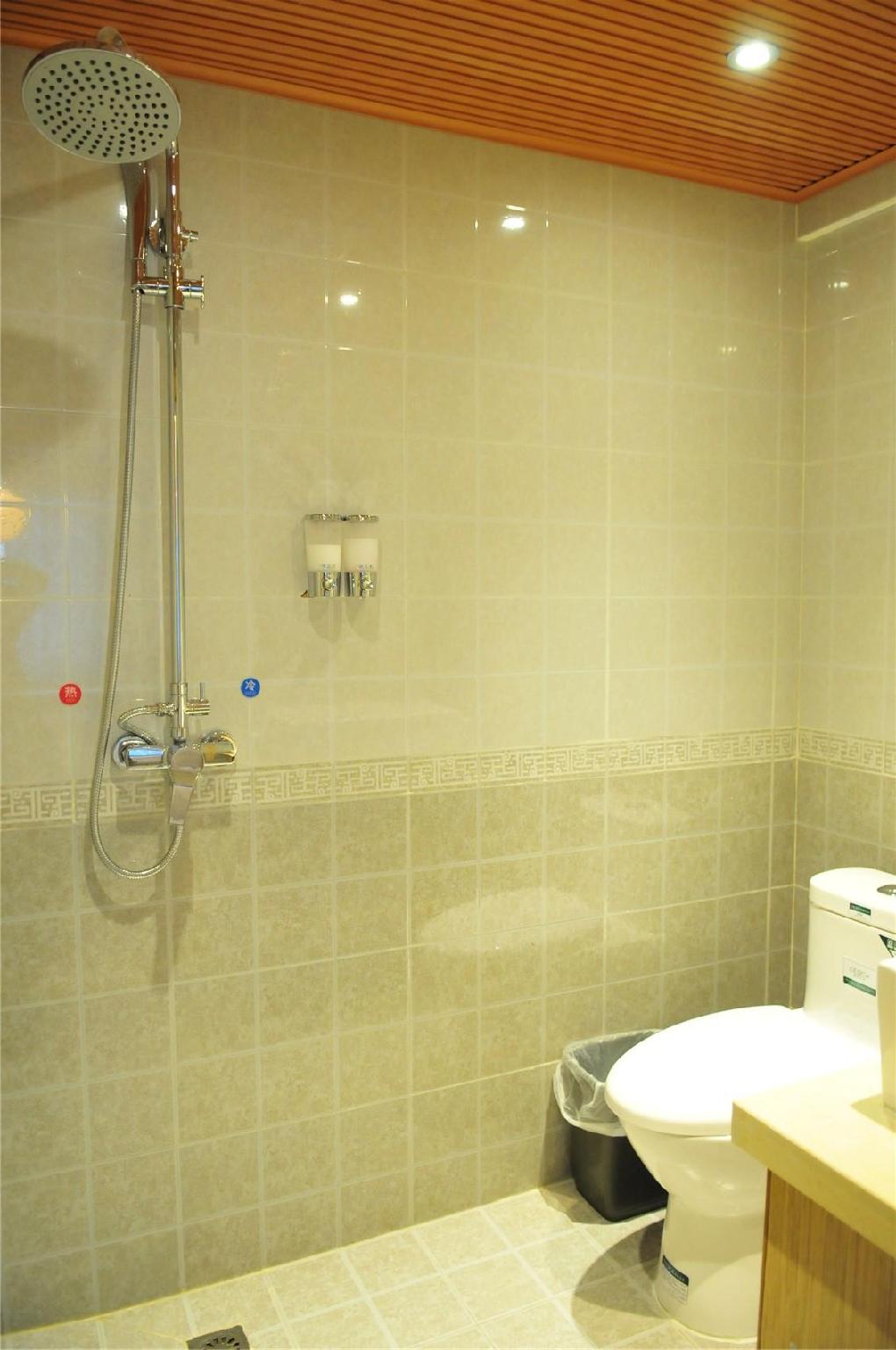 Yuhao Business Hotel 14/16