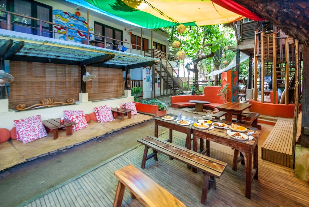 The Lazy Dog Bed And Breakfast 35/60