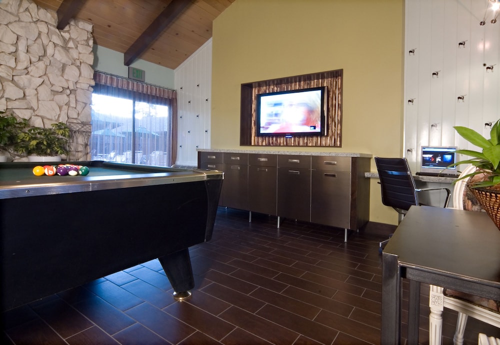 3 Peaks Resort Beach Club 30/50