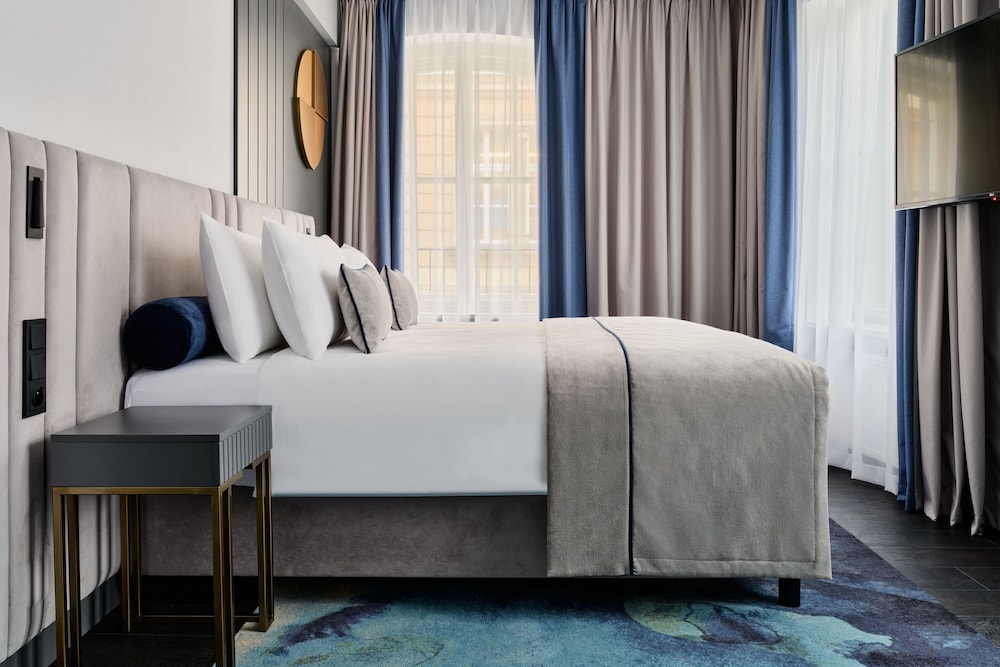 Garamond, a Tribute Portfolio Hotel 16/24