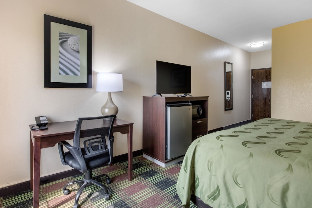Quality Inn Cadiz, KY 24/40