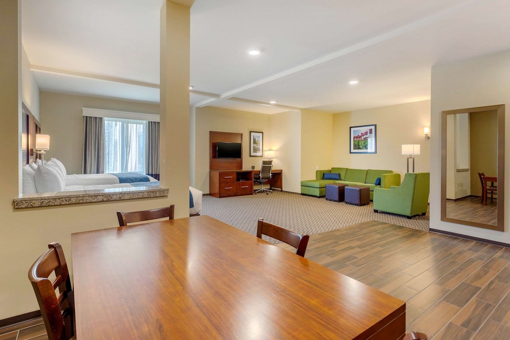 Comfort Suites Burlington Near I-5 6/37