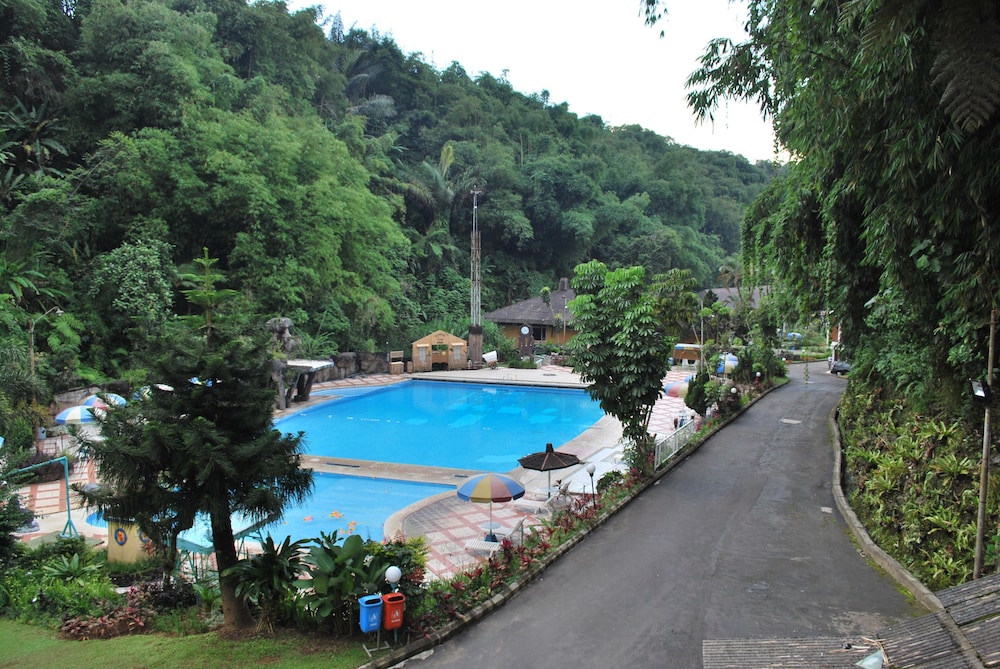 Zuri Resort Cipanas 22/24