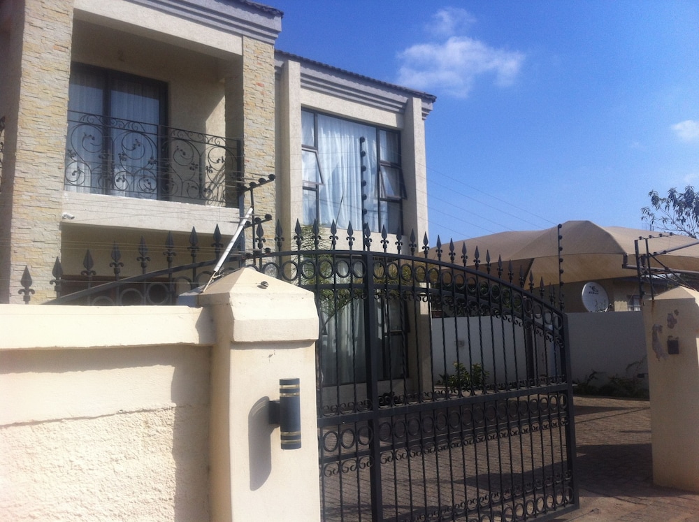 First Avenue Guest House 18/19