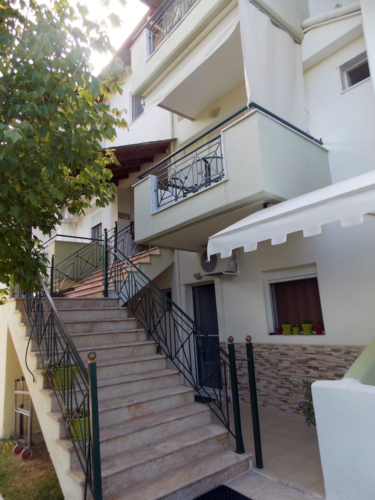 Nikos Apartments photo1