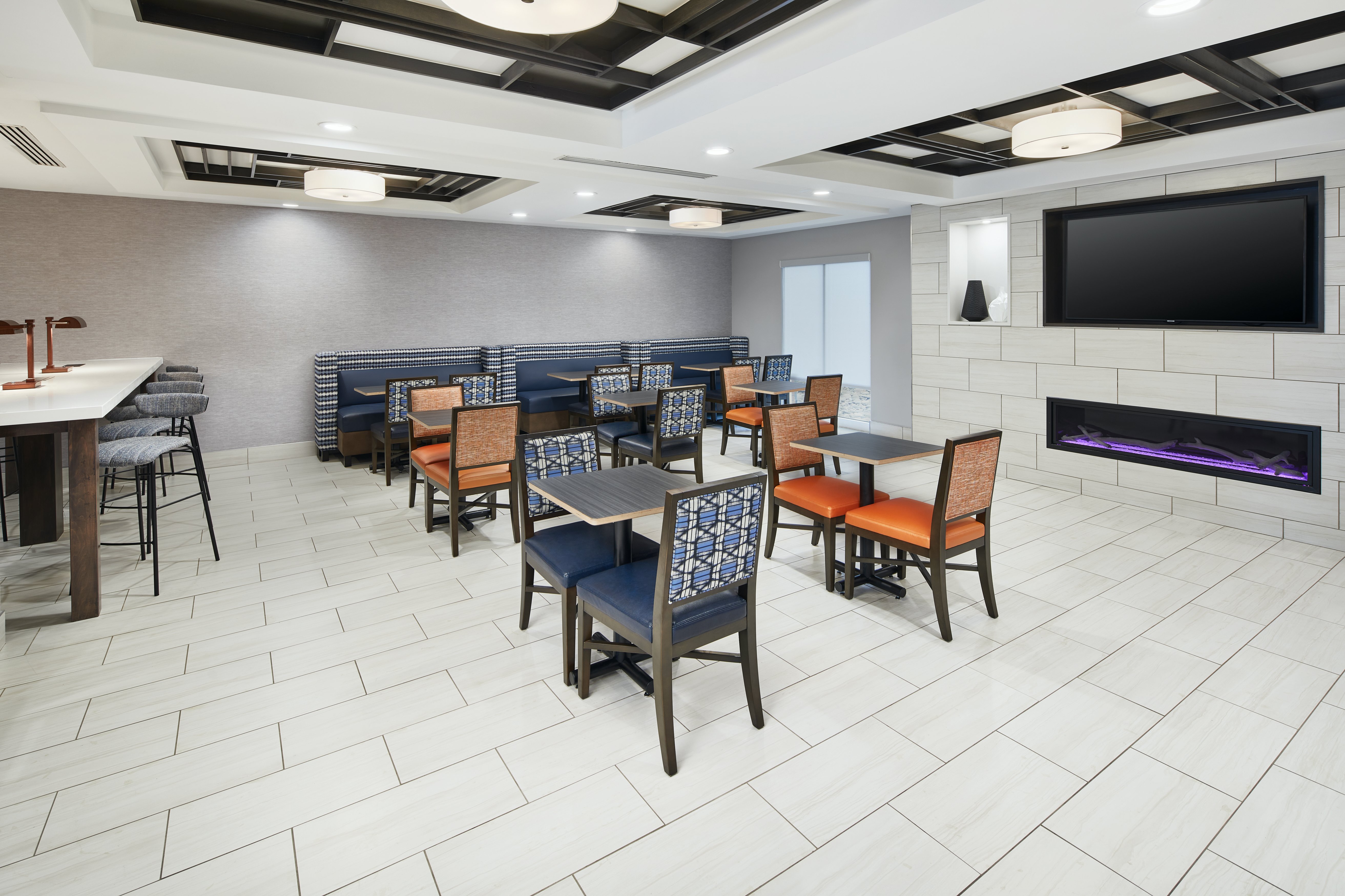 Holiday Inn Express Hotel & Suites I-26 & Us 29 At Westgate Mall 67/75
