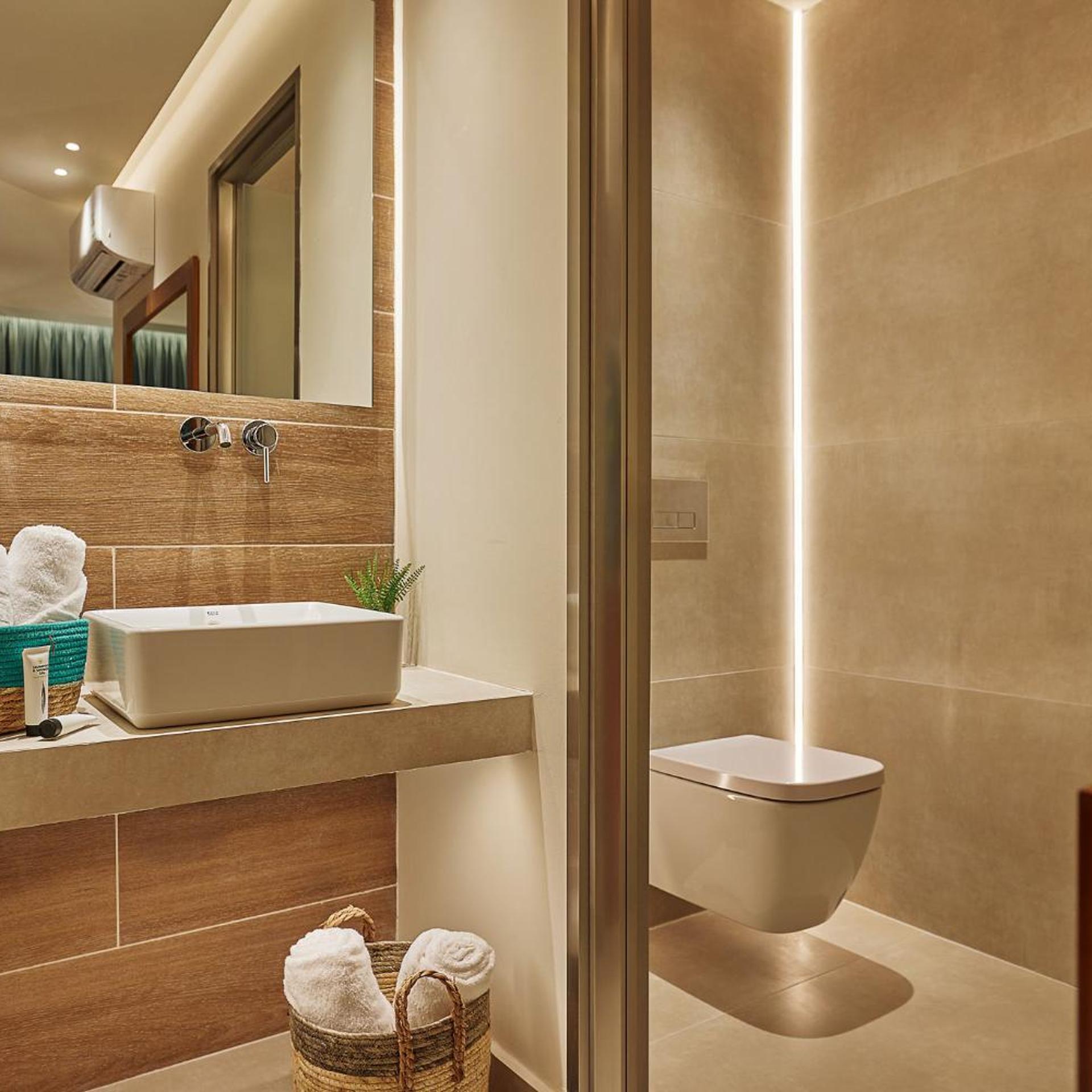 جناح عائلي، Letsos Hotel 8/9