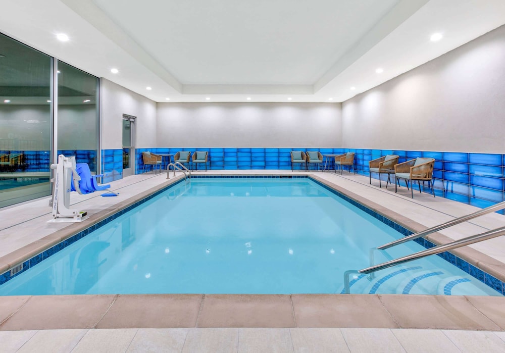 La Quinta Inn & Suites by Wyndham Terrell 34/41