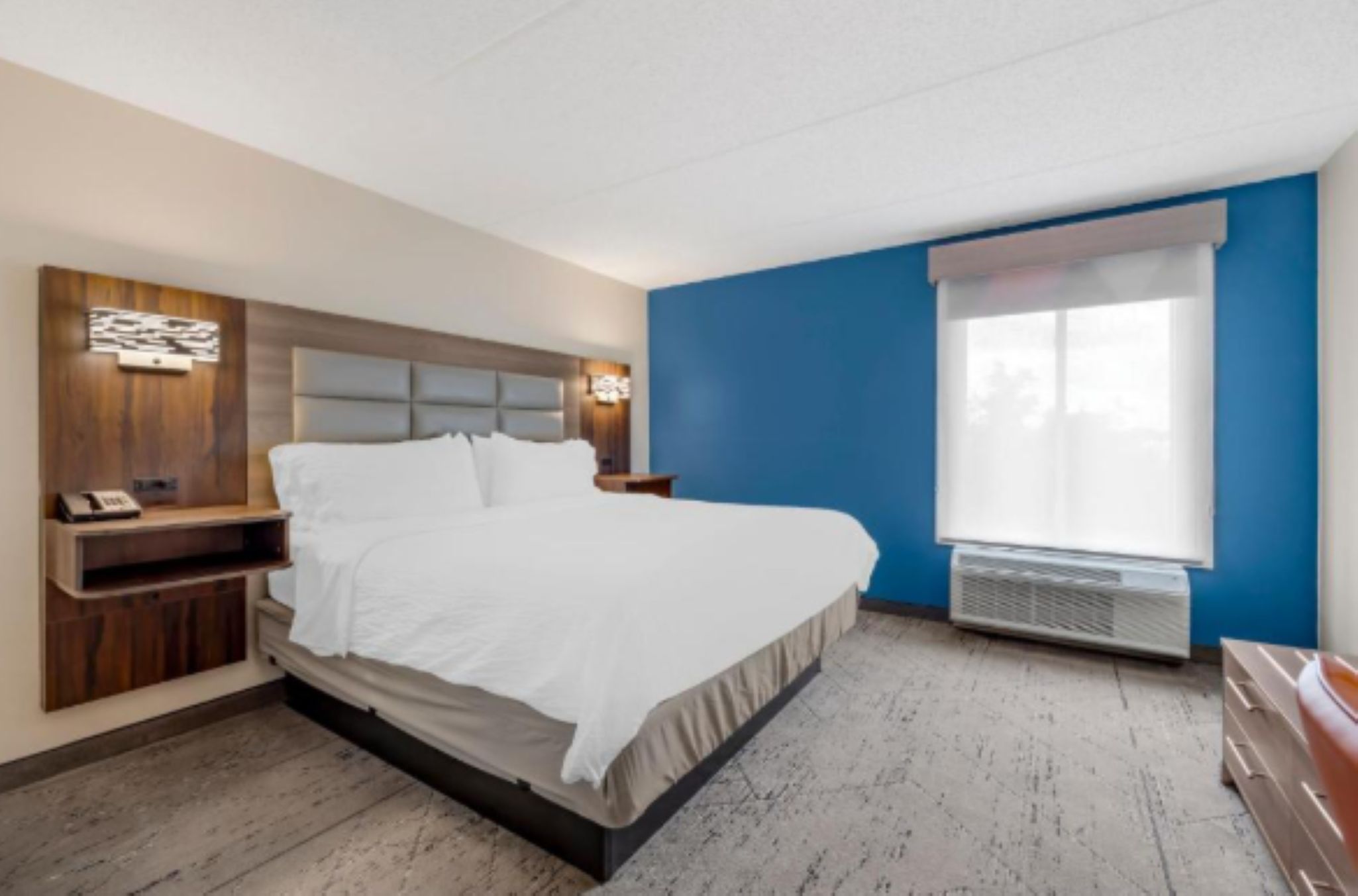 غرفة بسرير كينج لذوي الإعاقة، Holiday Inn Express & Suites NASHVILLE SOUTHEAST - ANTIOCH 2/3