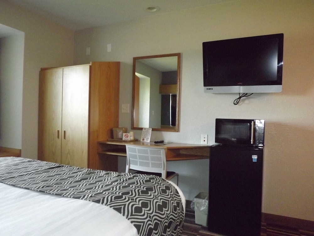 Microtel Inn Suites Ames 12/38