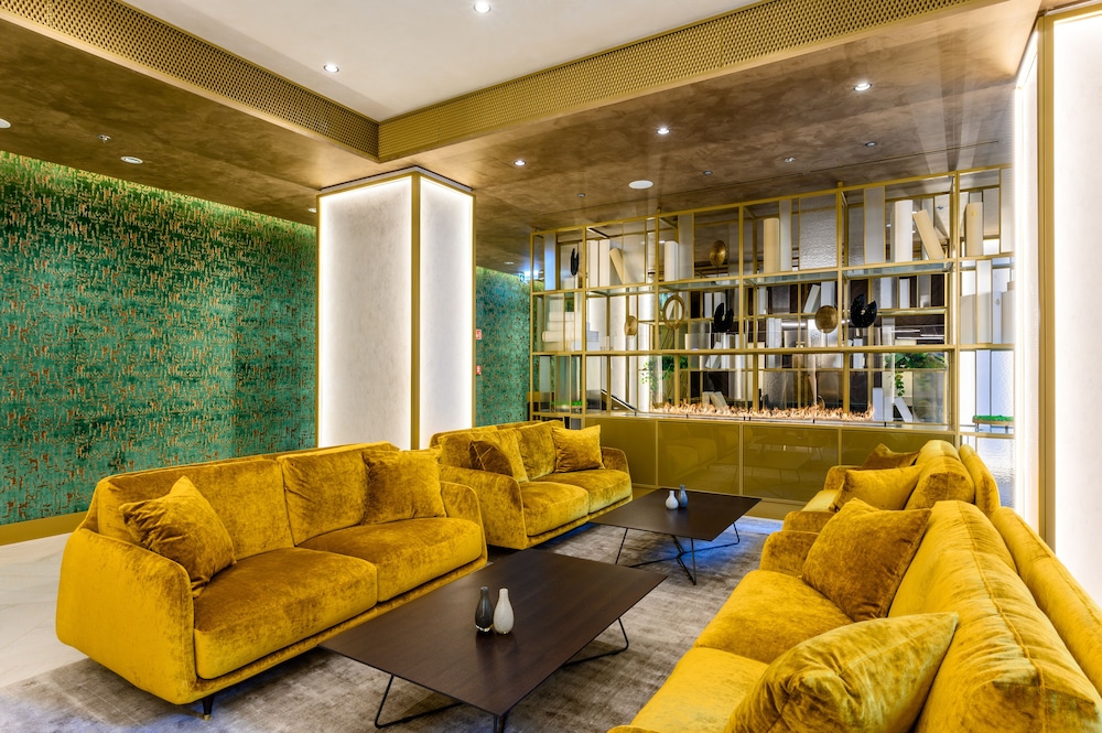 Hotel Emerald & Suites 38/56