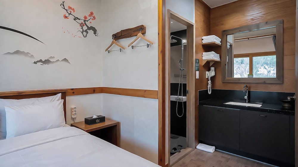 Wangyijimil Hanok Hotel 13/46