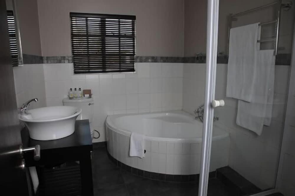 Lemon & Lime Guest House 24/26