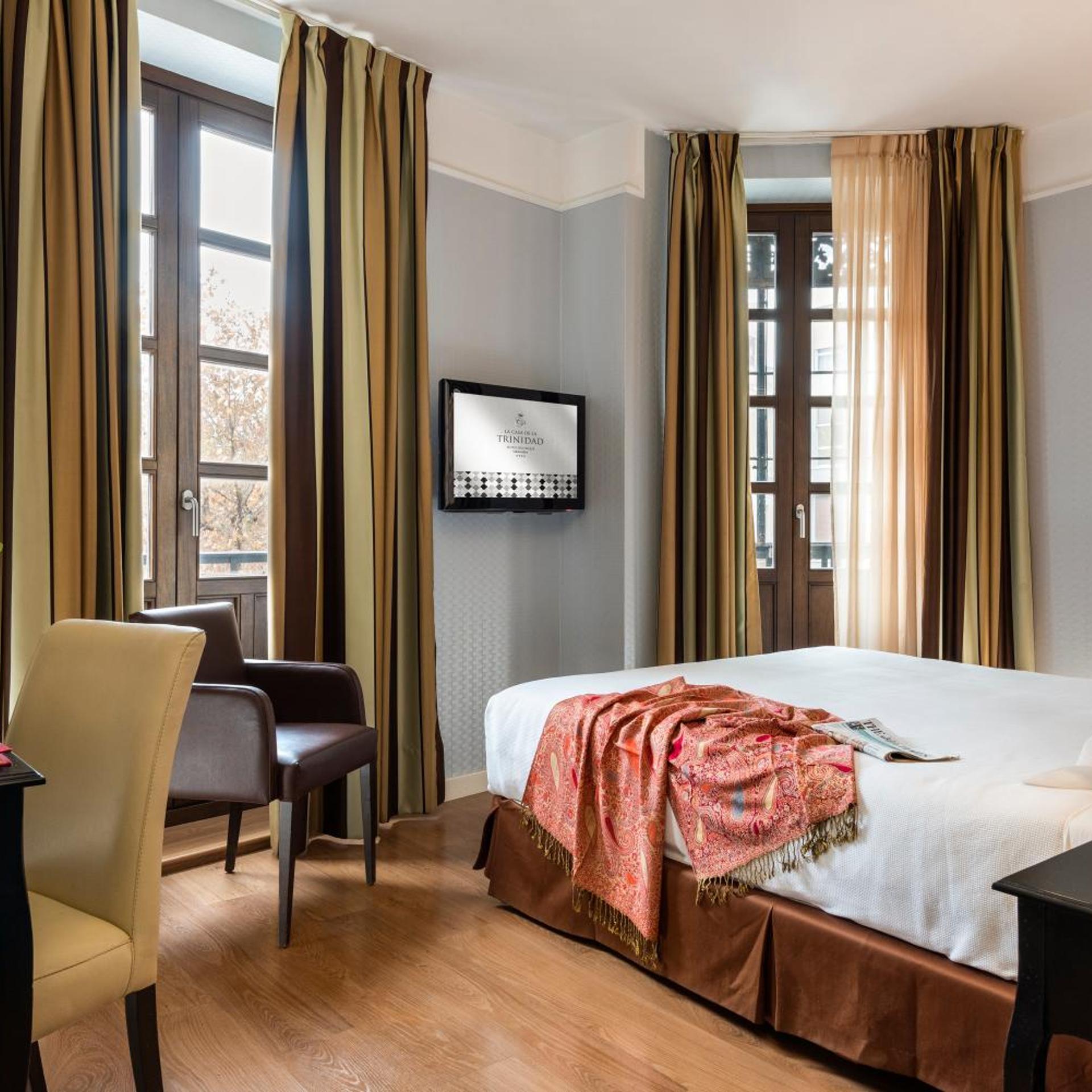 DELUXE, DOUBLE BED