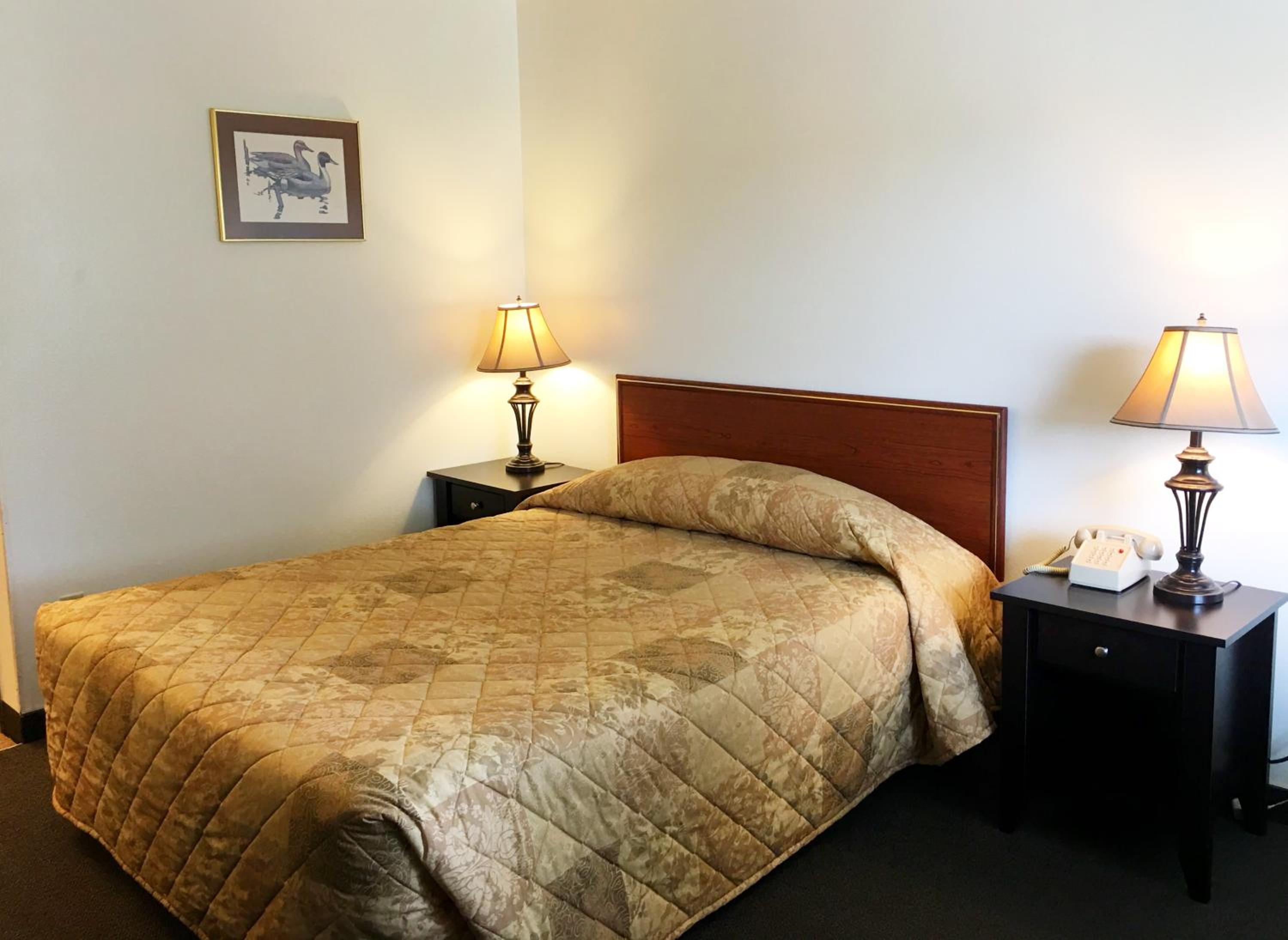 غرفة بسرير كوين، Fairground Inn Monroe WA 2/10