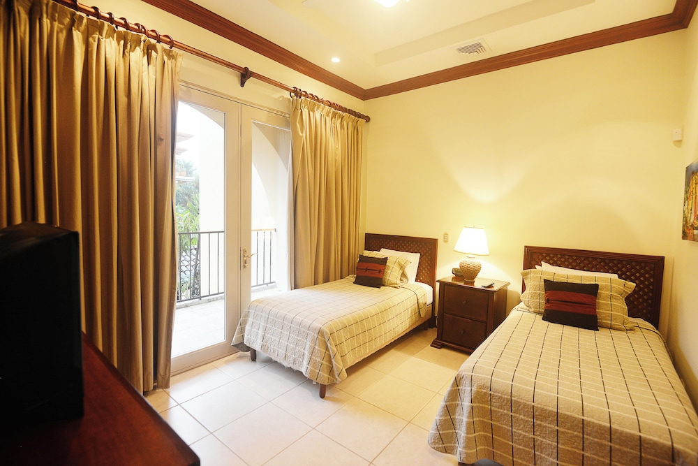 3 Bedrooms, Condo, Premium, King Bed, 2 Double and Twin Beds، Hrg Condos At Los Suenos 9/10