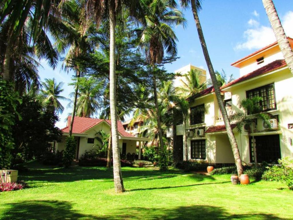 THE BEACH RESORT 42/44