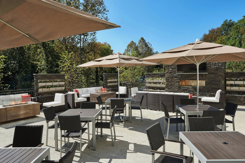 Holiday Inn And Suites Philadelphia W Drexel Hill 37/50