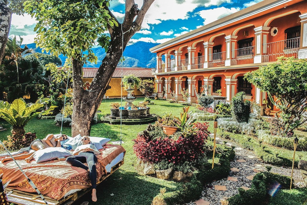 Socialtel Antigua Guatemala 52/56