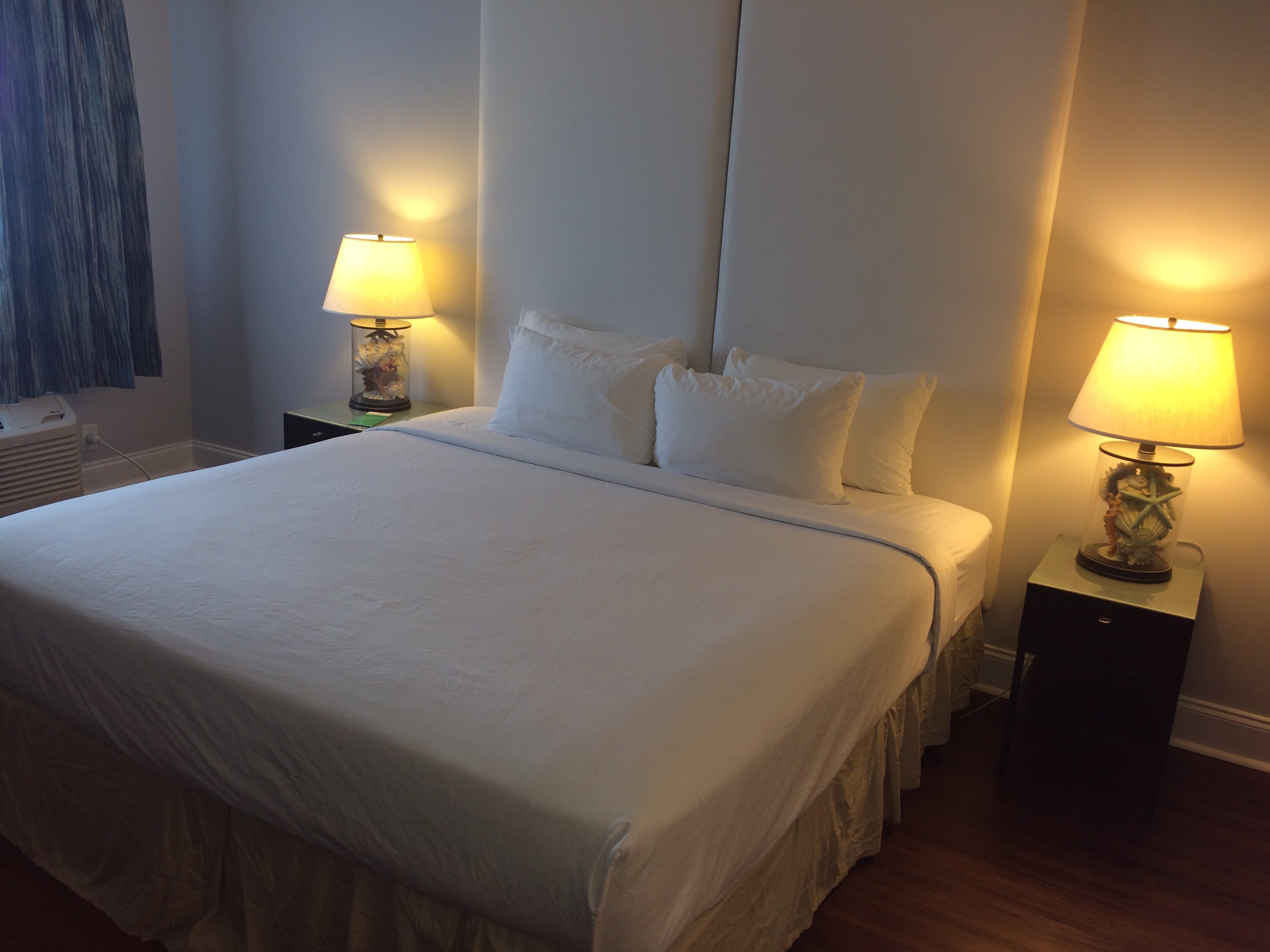 Executive, Suite, King Bed, Pool Side