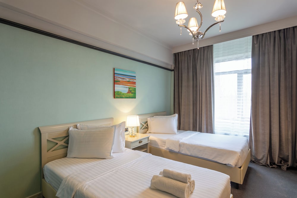 Phoenicia Grand Hotel 26/74