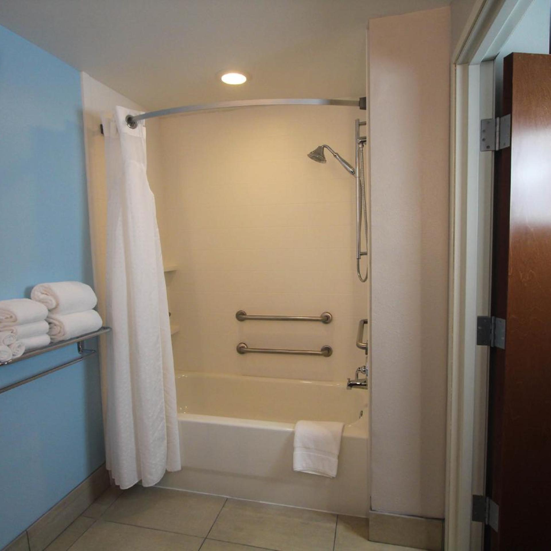 غرفة ديلوكس بسرير كينج لذوي الإعاقة، Holiday Inn Express Hotel And Suites Charleston North 4/4