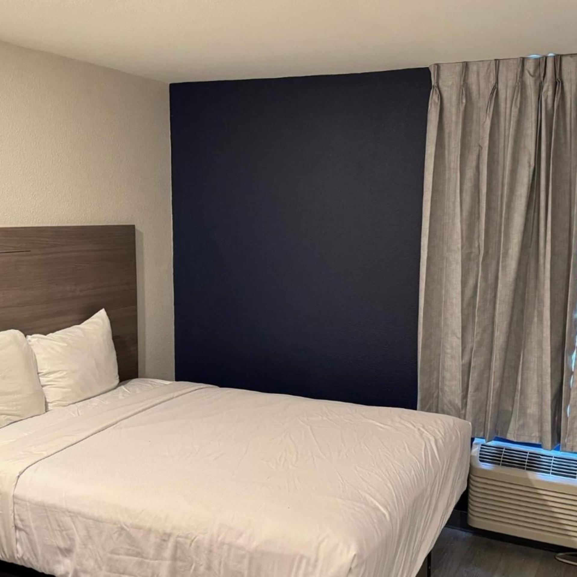 Studio, Queen Bed