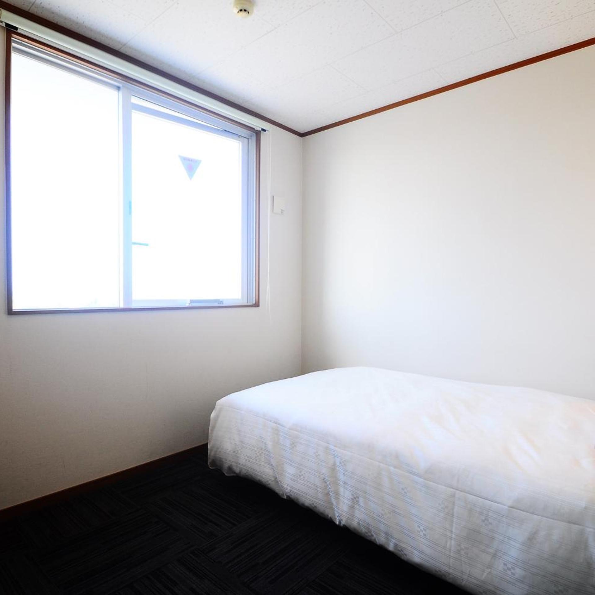 Room, Semi Double Bed
