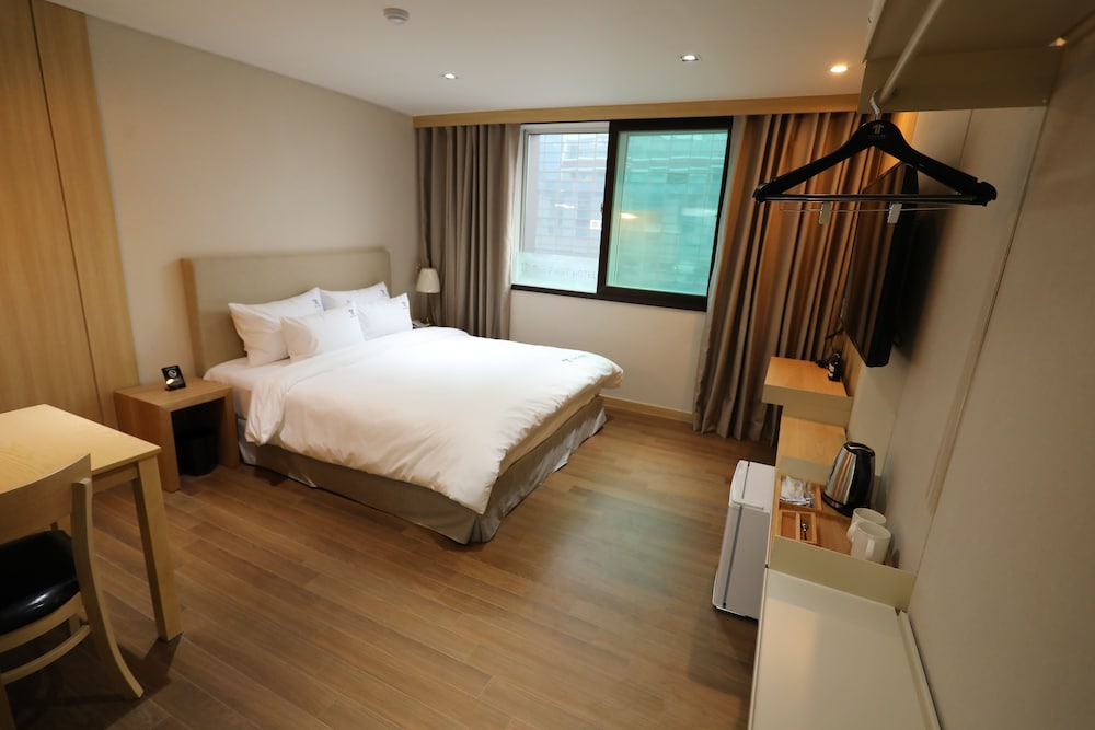 The First Hotel 14/48