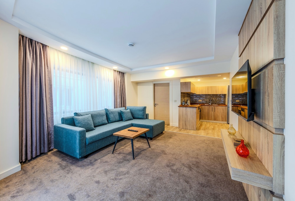 Roys Hotel & Suites 31/50